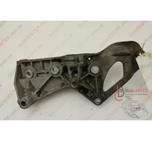 Кронштейн крепления генератора Renault Kangoo 8200043635 Кронштейн крепления генератора Renault Kangoo 8200043635