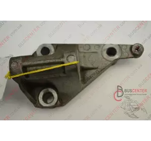 Кронштейн генератора Renault Trafic 8200031832 Кронштейн генератора Renault Trafic 8200031832