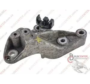 Кронштейн крепления подушки двигателя правый передний Renault Trafic 8200818975 Кронштейн крепления подушки двигателя правый передний Renault Trafic 8200818975