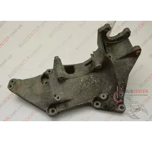 Кронштейн крепления генератора Renault Trafic 8200115762 Кронштейн крепления генератора Renault Trafic 8200115762