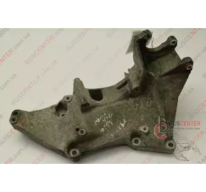 Кронштейн крепления генератора Renault Trafic 8200183234 Кронштейн крепления генератора Renault Trafic 8200183234