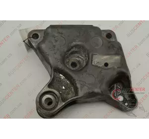 Кронштейн подушки двигателя правой Renault Trafic 8200303454 93852256 Кронштейн подушки двигателя правой Renault Trafic 8200303454 93852256