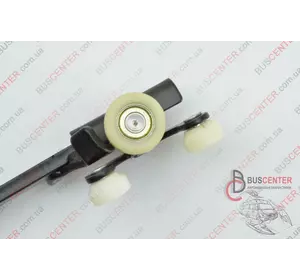 Ролик боковой правой сдвижной двери нижний с рычагом Volkswagen Caddy 2K0 843 398 B V10-2476 Ролик боковой правой сдвижной двери нижний с рычагом Volkswagen Caddy 2K0 843 398 B V10-2476