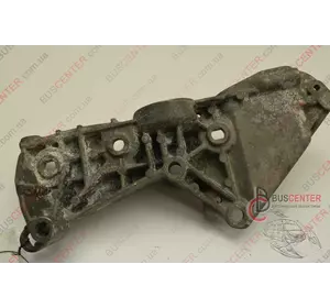 Кронштейн крепления генератора Renault Kangoo 8200425034 Кронштейн крепления генератора Renault Kangoo 8200425034