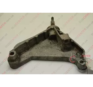 Кронштейн крепления подушки двигателя левый Renault Trafic 8200013681 Кронштейн крепления подушки двигателя левый Renault Trafic 8200013681