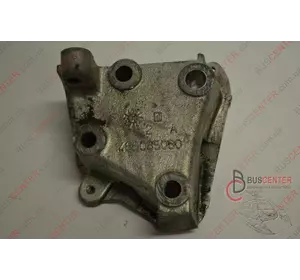 Кронштейн крепления подушки двигателя  правая Fiat Scudo 1486085080 Кронштейн крепления подушки двигателя  правая Fiat Scudo 1486085080