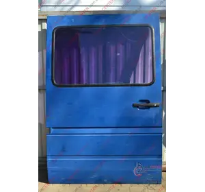 Дверь боковая сдвижная правая под стекло Mercedes Sprinter Дверь боковая сдвижная правая под стекло Mercedes Sprinter