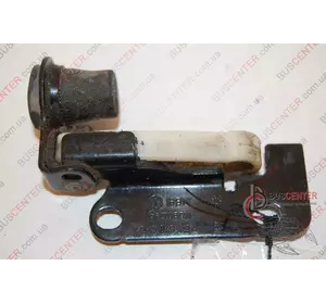 Фиксатор боковой левой сдвижной двери нижний (скоба, замок) Volkswagen Caddy 2K0843413A Фиксатор боковой левой сдвижной двери нижний (скоба, замок) Volkswagen Caddy 2K0843413A