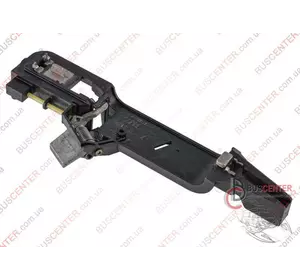 Кронштейн крепления ручки двери задней левой Ford Mondeo 1S71F226B23AC Кронштейн крепления ручки двери задней левой Ford Mondeo 1S71F226B23AC