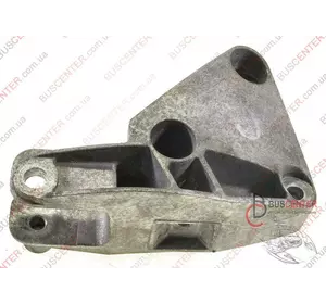 Кронштейн двигателя правый Renault Megane 8200437465 Кронштейн двигателя правый Renault Megane 8200437465