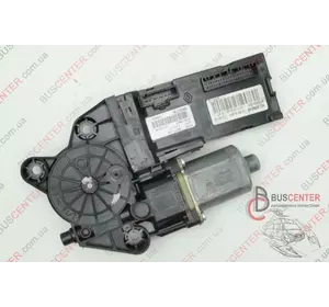 Моторчик стеклоподъемника передней правой двери Renault Megane 807306959R Моторчик стеклоподъемника передней правой двери Renault Megane 807306959R