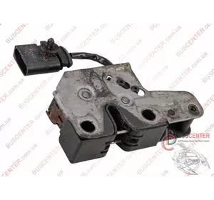 Замок капота Volkswagen Touareg 7L0823509A Замок капота Volkswagen Touareg 7L0823509A