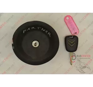 Крышка бензобака с ключом (крышка топливного бака) Citroen Berlingo 9638780580 1508J5 Крышка бензобака с ключом (крышка топливного бака) Citroen Berlingo 9638780580 1508J5