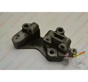 Кронштейн крепления головки блока цилиндров Renault Trafic 8200140428 Кронштейн крепления головки блока цилиндров Renault Trafic 8200140428