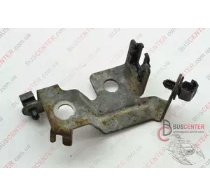 Кронштейн крепления датчика положения коленвала Volkswagen Caddy 03G971804A Кронштейн крепления датчика положения коленвала Volkswagen Caddy 03G971804A