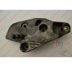 Кронштейн крепления подушки двигателя правый Renault Trafic 8200003828 91165673 Кронштейн крепления подушки двигателя правый Renault Trafic 8200003828 91165673