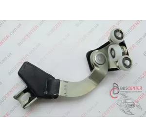 Ролик боковой правой сдвижной двери верхний с рычагом Iveco Daily 3804680 ATT505 0112 Ролик боковой правой сдвижной двери верхний с рычагом Iveco Daily 3804680 ATT505 0112