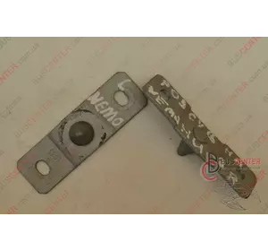Направляющая втулка раздвижных дверей низ (пара) Fiat Fiorino 51903827 Направляющая втулка раздвижных дверей низ (пара) Fiat Fiorino 51903827