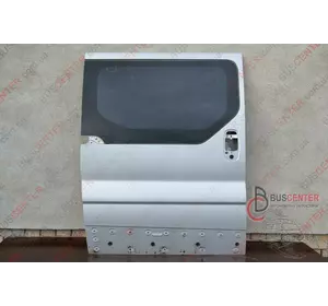 Дверь боковая сдвижная правая под стекло Renault Trafic 7751472220 Дверь боковая сдвижная правая под стекло Renault Trafic 7751472220