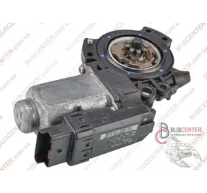 Моторчик стеклоподъемника передней левой двери Hyundai IX 35 402389C 403951AB Моторчик стеклоподъемника передней левой двери Hyundai IX 35 402389C 403951AB