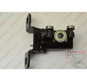 Ролик боковой правой сдвижной двери средний с рычагом Ford Transit YC15 V268B40 AK STD 626 Ролик боковой правой сдвижной двери средний с рычагом Ford Transit YC15 V268B40 AK STD 626