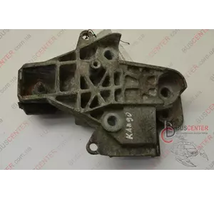 Кронштейн крепления подушки двигателя правый Renault Kangoo 7700415098 Кронштейн крепления подушки двигателя правый Renault Kangoo 7700415098
