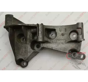 Кронштейн крепления генератора Renault Kangoo 8200663057 Кронштейн крепления генератора Renault Kangoo 8200663057