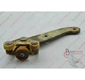 Ролик боковой правой сдвижной двери нижний с рычагом Volkswagen Transporter 701843405B Ролик боковой правой сдвижной двери нижний с рычагом Volkswagen Transporter 701843405B