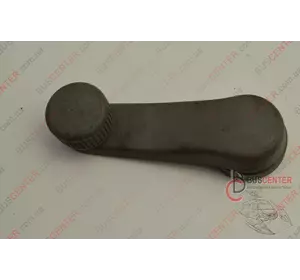 Ручка стеклоподъемника двери передней левой/ правой Volkswagen Lt 1H0837581 1H0 837 581 D Ручка стеклоподъемника двери передней левой/ правой Volkswagen Lt 1H0837581 1H0 837 581 D