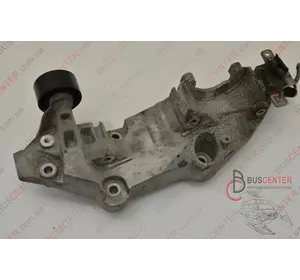 Кронштейн крепления генератора (натяжитель) Renault Trafic 8200527320 Кронштейн крепления генератора (натяжитель) Renault Trafic 8200527320
