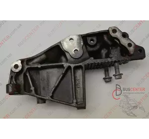 Кронштейн крепления подушки двигателя правый Renault Master 8201055993 Кронштейн крепления подушки двигателя правый Renault Master 8201055993