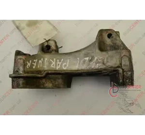 Кронштейн подушки двигателя правый Fiat Scudo 9681861680 9645382880 Кронштейн подушки двигателя правый Fiat Scudo 9681861680 9645382880