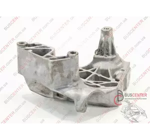 Кронштейн крепления двигателя  правый Volkswagen Golf 038199207AG Кронштейн крепления двигателя  правый Volkswagen Golf 038199207AG