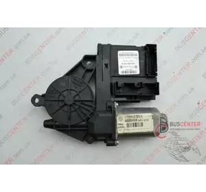 Моторчик стеклоподъемника передней левой двери Volkswagen Caddy 1T0959701D Моторчик стеклоподъемника передней левой двери Volkswagen Caddy 1T0959701D