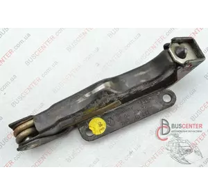 Фиксатор боковой левой сдвижной двери нижний Volkswagen Transporter 7H0843413 Фиксатор боковой левой сдвижной двери нижний Volkswagen Transporter 7H0843413